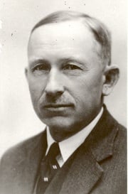 Антон  Таммсааре